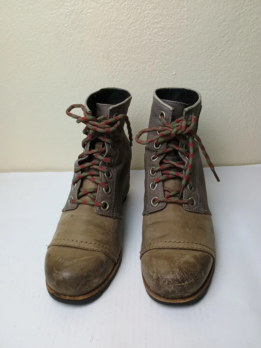 Sorel 1964 Premium Size 9 Women's Brown/Tan Wedge Lace-Up Boots